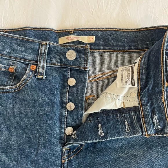 Levi’s high rise wedgie straight distressed jeans - Picture 4 of 4